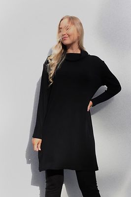 Niccolei musta merinovilla neulemekko