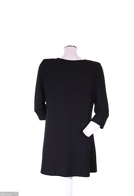 Modelian musta tunika joustavasta materiaalista