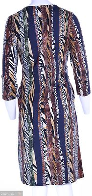 vi ai pi viistohelmainen trikoomekko puolipitkillä hihoilla