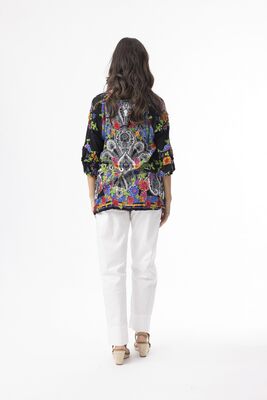 Orientique mustapohjainen pusero värikkäällä kukkakuosilla