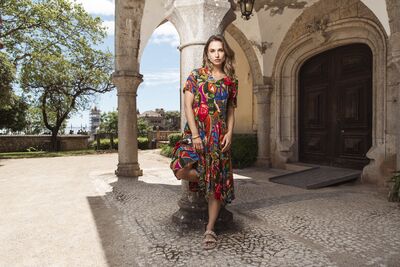 Orientique lämpimän mausteisen sävyinen kesämekko