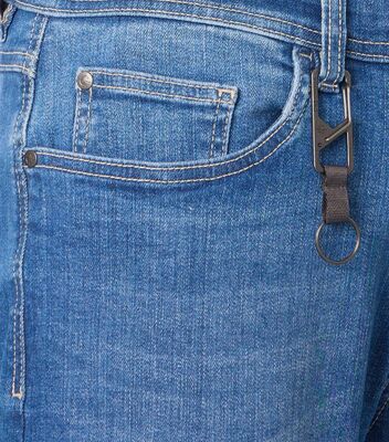 Casamoda erittäin joustavat vaaleansiniset farkkushortsit