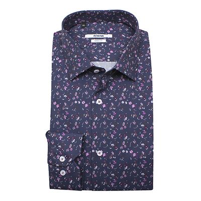 Petrifun lilansävyinen paita classic fit mitoituksella