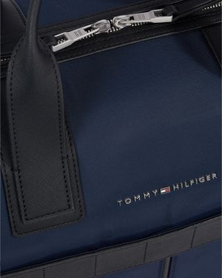 Tommy hilfiger tummansininen viikonloppulaukku