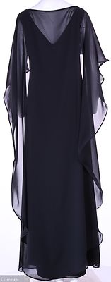 Frank Lymannin musta joustava juhlamekko jonka päällä kevyesti laskeutuva sifonki