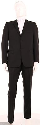 Buzo klassinen musta irtotakki tummalle puvulle