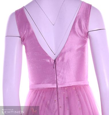 Roosan sävyinen pitkä tyllihelmainen juhlamekko