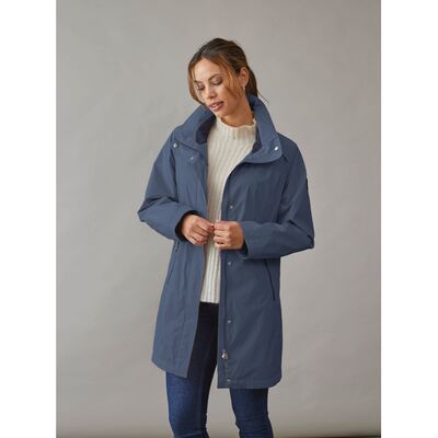 Junge vaaleansininen tyylikäs kevättakki vedenpitävästä materiaalista