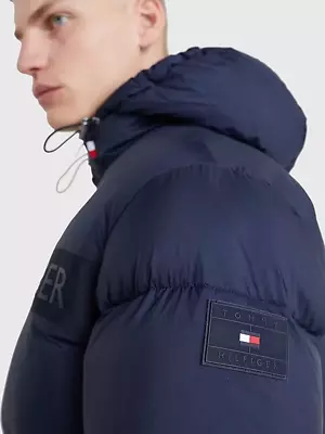 Tommy Hilfiger tummansininen talvipusakka
