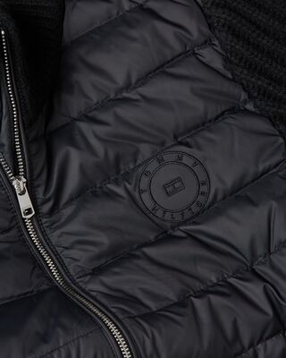 Tommy Hilfiger musta kevytuntuva takki neule hihoilla