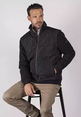 Pre end tummansininen pusakka