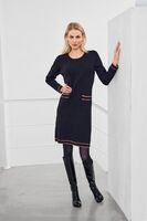 Micha musta neulemekko beigensävyisillä yksityiskohdilla