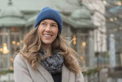 Lasessor musta kuosillinen tuubihuivi