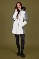 Normann valkoinen talvitakki harmailla yksityiskohdilla