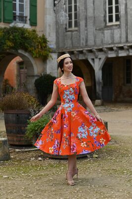 Hearts & Roses kirkkaan oranssi kukkakuvioinen kellohelmamekko