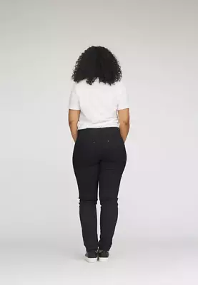 Laurie charlotte regular mustat farkut pidennetyllä lahkeella