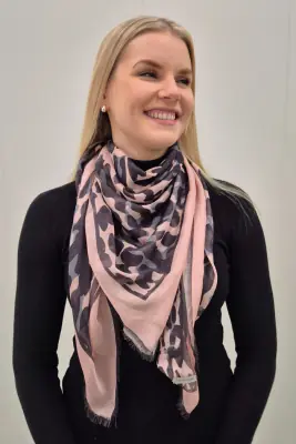 Lasessor neliön mallinen huivi