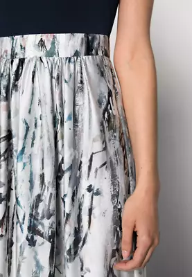 Swing nilkkamittainen juhlamekko