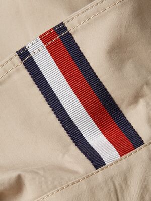 Tommy Hilfiger beigen sävyinen trenssi