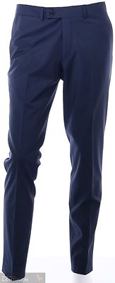 Turo tummansiniset suorat housut tummaan pukuun