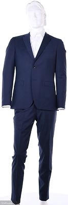 Turo tummansiniset suorat housut tummaan pukuun