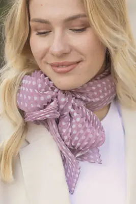 Lasessor pliseerattu huivi