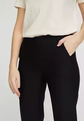 Laurie mustat Taylor regular -caprihousut