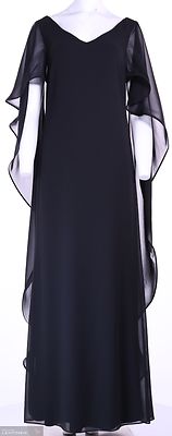 Frank Lymannin musta joustava juhlamekko jonka päällä kevyesti laskeutuva sifonki