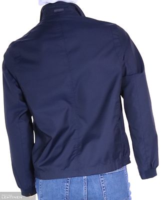 Bugatin puolivuorellinen pusakka