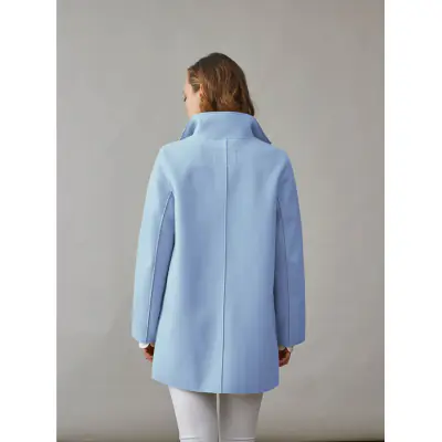 Junge vaaleansininen tyylikäs kevättakki