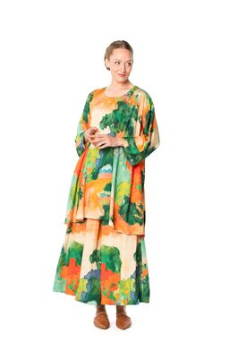 Aino värikäs väljästi laskutuva viskoosi tunika