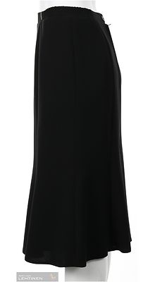 Modelian hame,ylhäältä istuva, alaspäin levenevä helma, pystyt leikkaussaumat