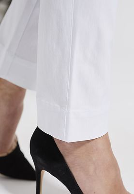 Laurien valkoiset regular mallin housut korkealla kuminauha vyötäröllä