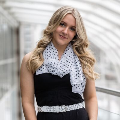 Veniz valkoinen pallokuosinen huivi