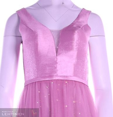 Roosan sävyinen pitkä tyllihelmainen juhlamekko