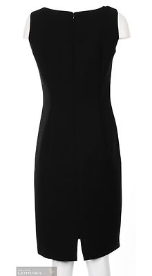 Modelian kotimainen musta polvimittainen juhlamekko