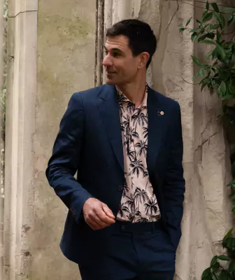 Guide London vaalepinkki lyhythihainen kauluspaita sinisellä palmukuviolla