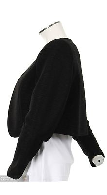 Lyhyt musta bolero, pitkällä hihalla