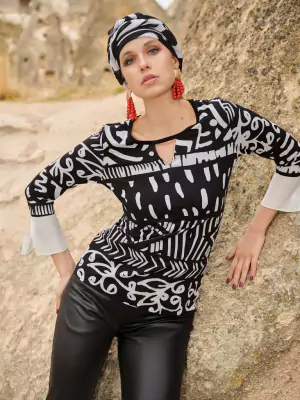 Dolcezza mustavalkoinen trikoo pusero