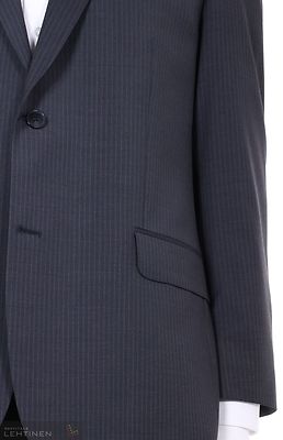 Turo tummanharmaa raidallinen puku