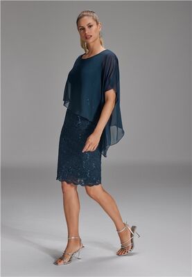 Swing tummansininen juhlamekko poncholla