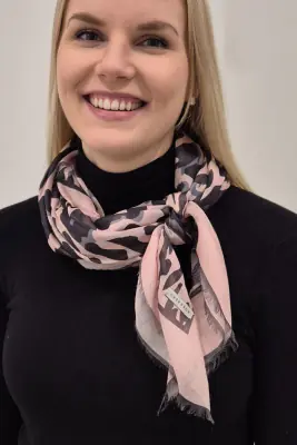 Lasessor neliön mallinen huivi