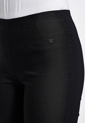 Laurie Vicky slim fit mustat housut korkealla kuminauha vyötäröllä