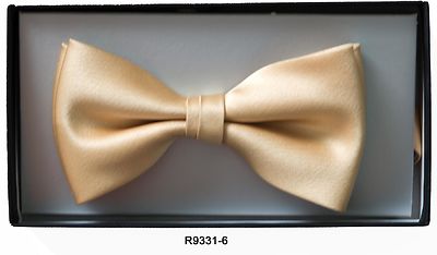 Beigen sävyinen rusetti sekä taskuliina