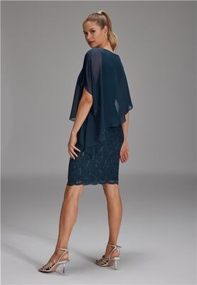 Swing tummansininen juhlamekko poncholla