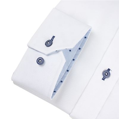 Petrifun valkoinen C-mitoituksen paita tummilla napeilla