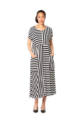 Aino mustavalkoinen hihaton trikoomekko