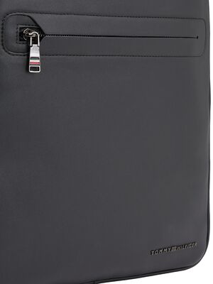 Tommy Hilfiger musta ryhdikäs kupu-mallinen reppu