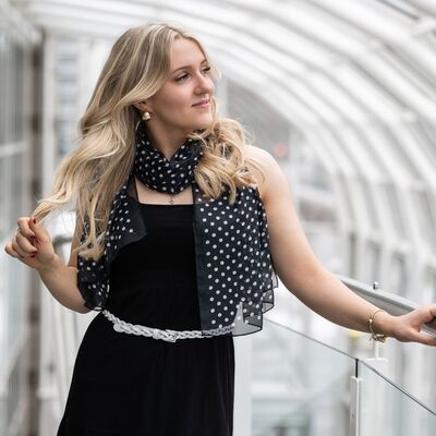 Veniz musta pallokuosinen huivi