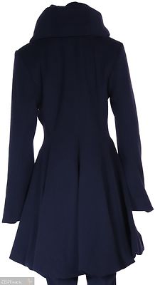 Erich fend näyttävä kellohelmainen musta villakangastakki